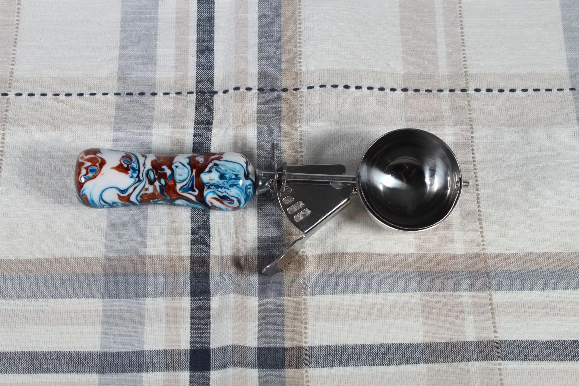 Hand Turned Acrylic Ice Cream Scoop - Image 3