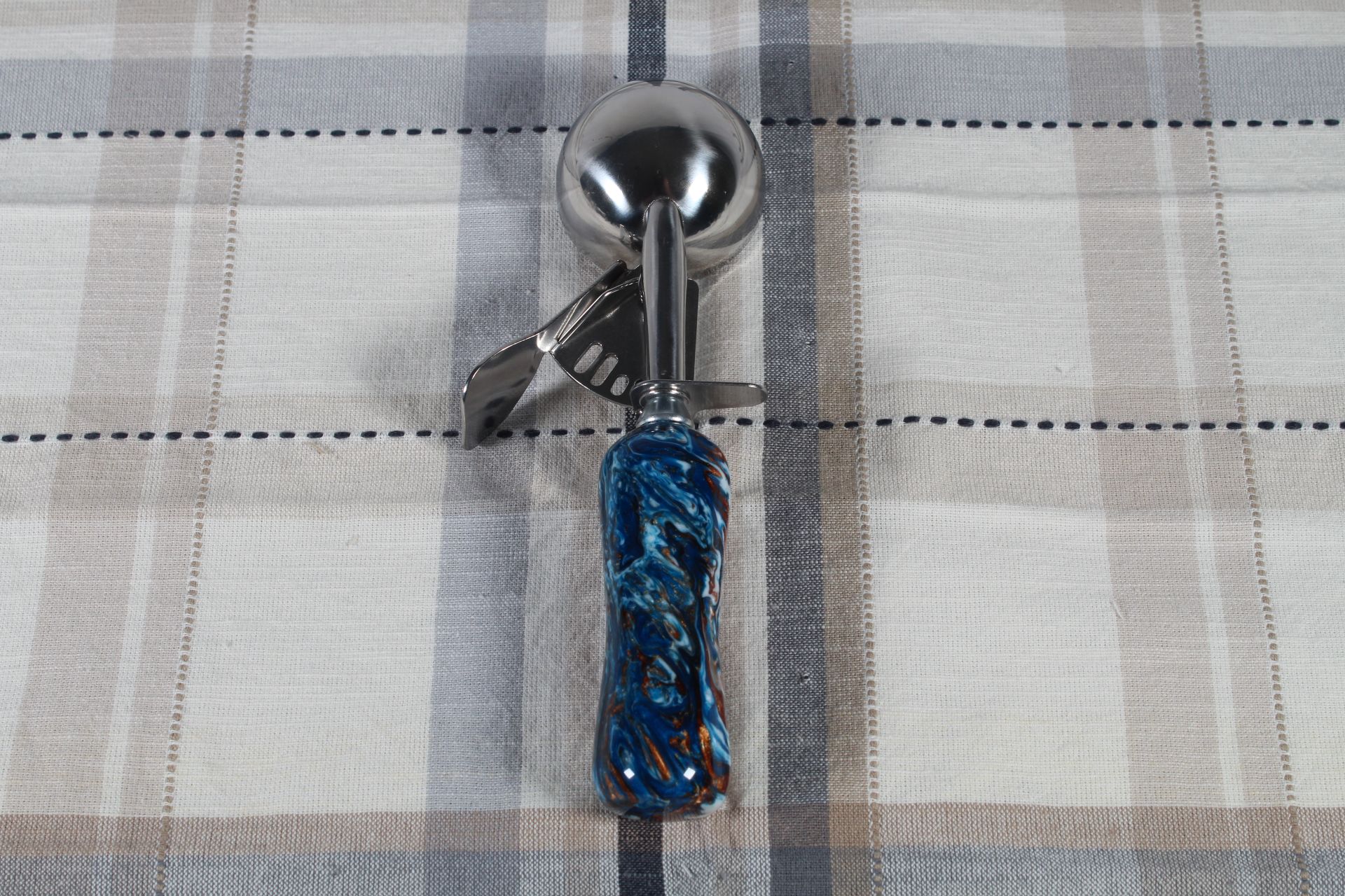 Hand Turned Acrylic Ice Cream Scoop - Image 6